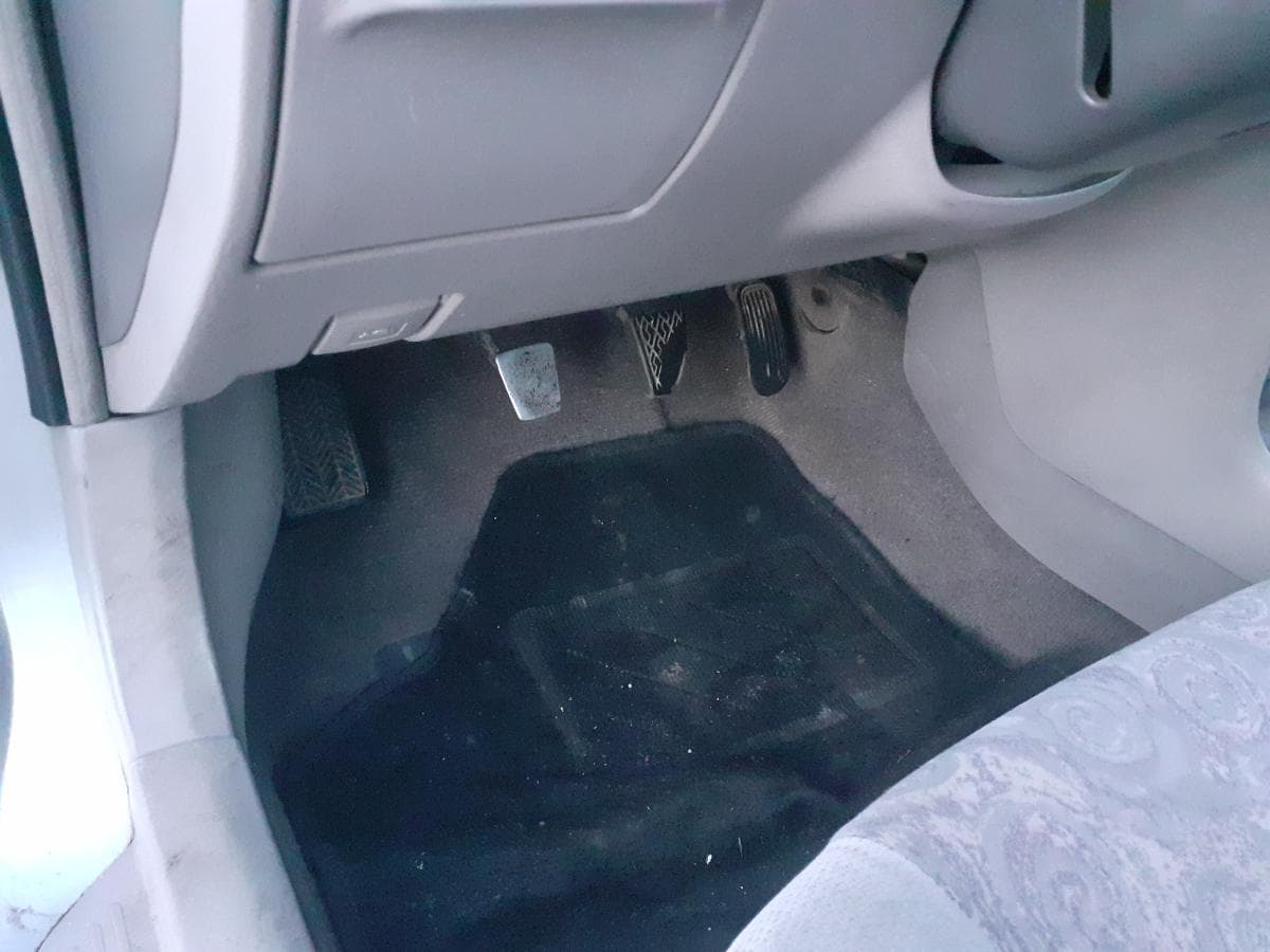 Toyota Corolla 2.0D Van · Ano 1999 — imagen 12