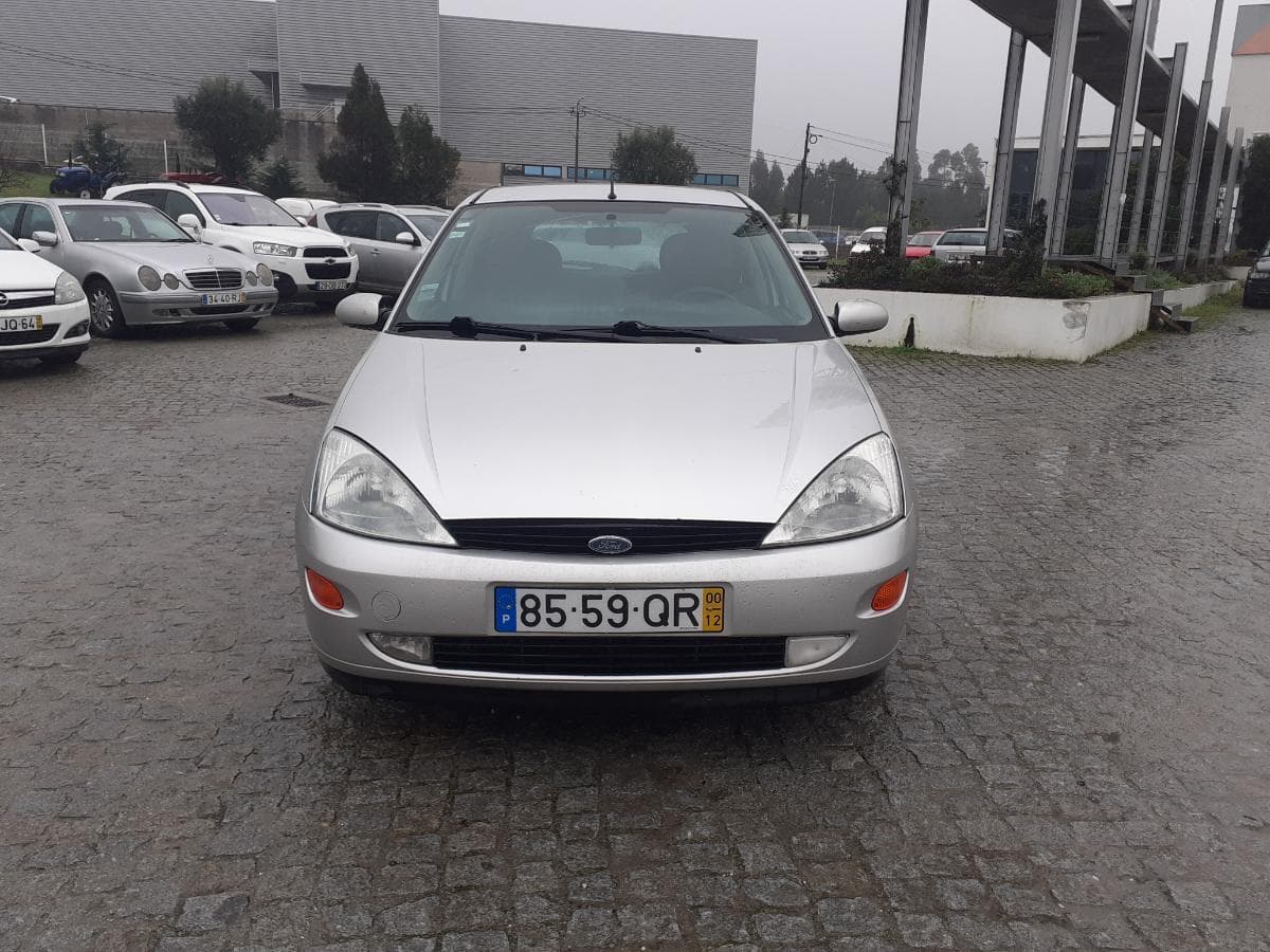 Ford Focus 1.4 · Ano 2000 — imagen 2