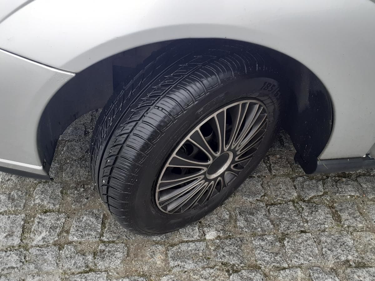 Ford Focus 1.4 · Ano 2000 — imagen 7