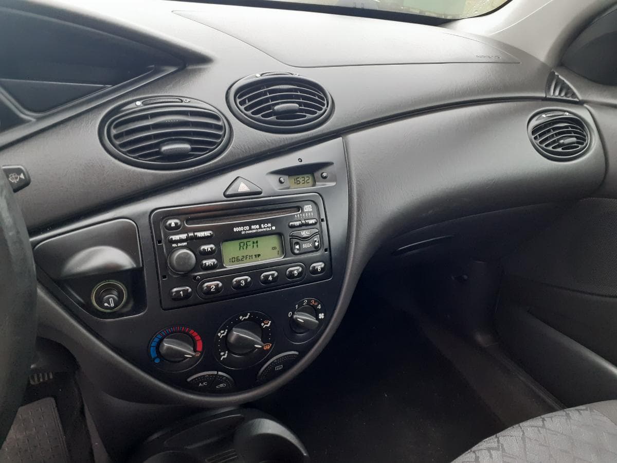 Ford Focus 1.4 · Ano 2000 — imagen 13