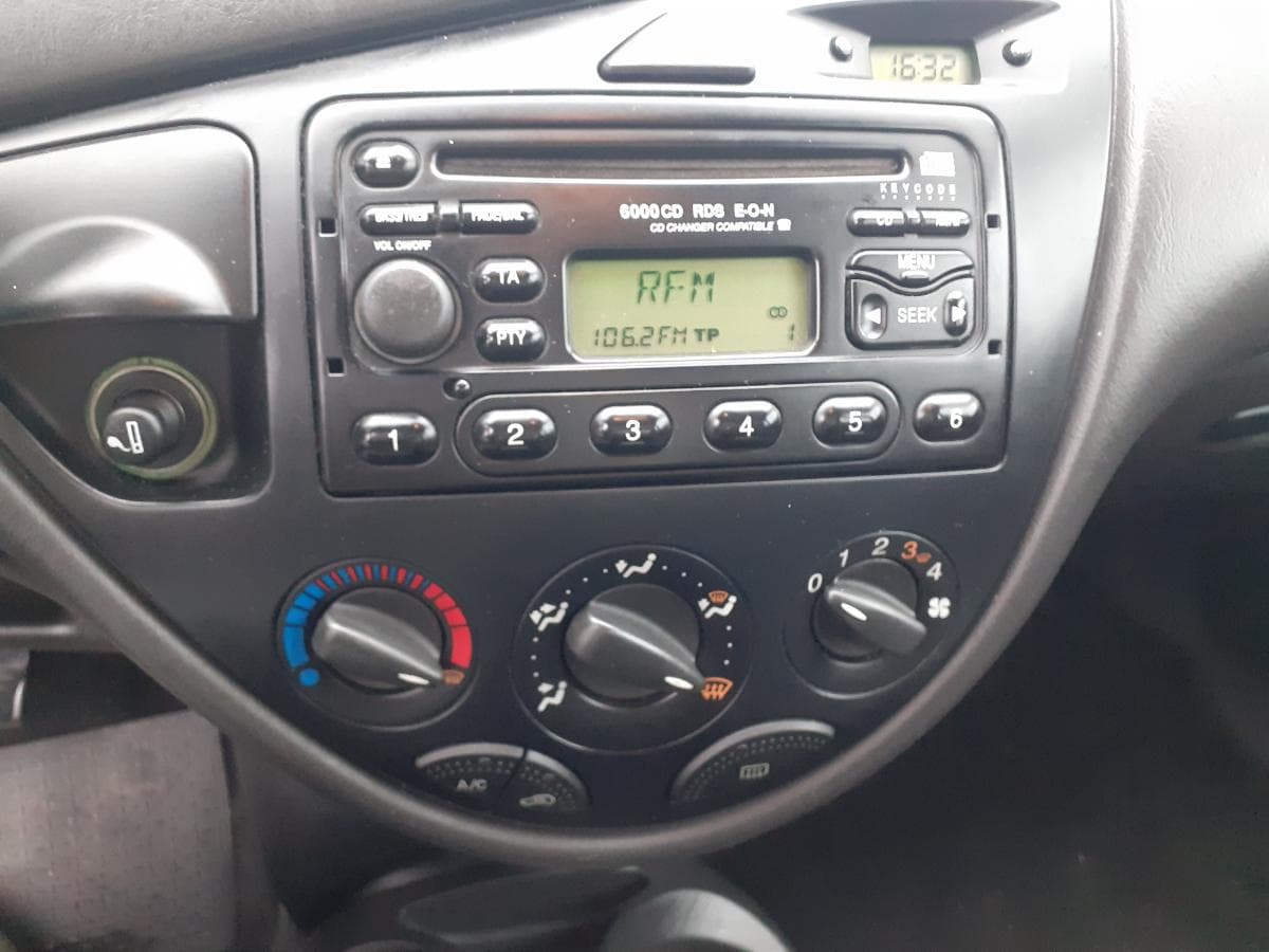 Ford Focus 1.4 · Ano 2000 — imagen 16