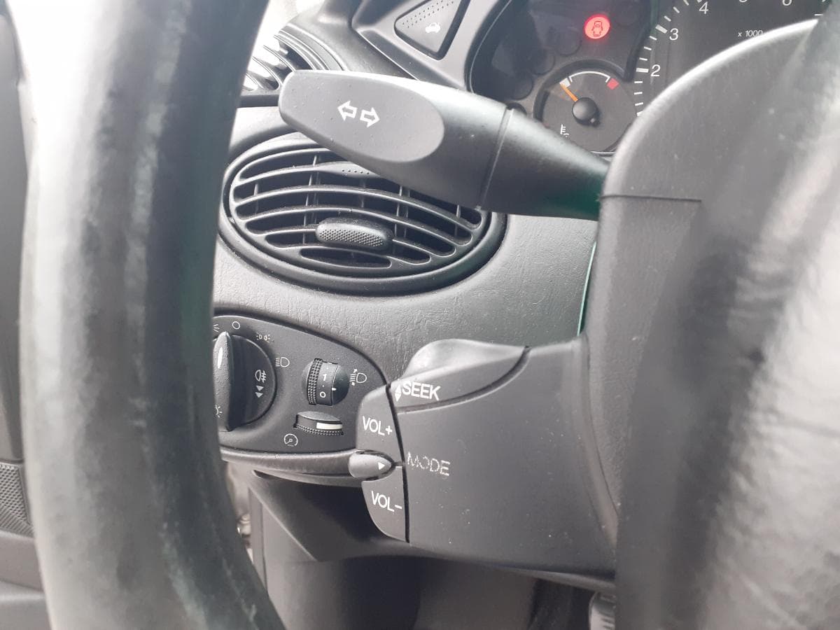 Ford Focus 1.4 · Ano 2000 — imagen 21