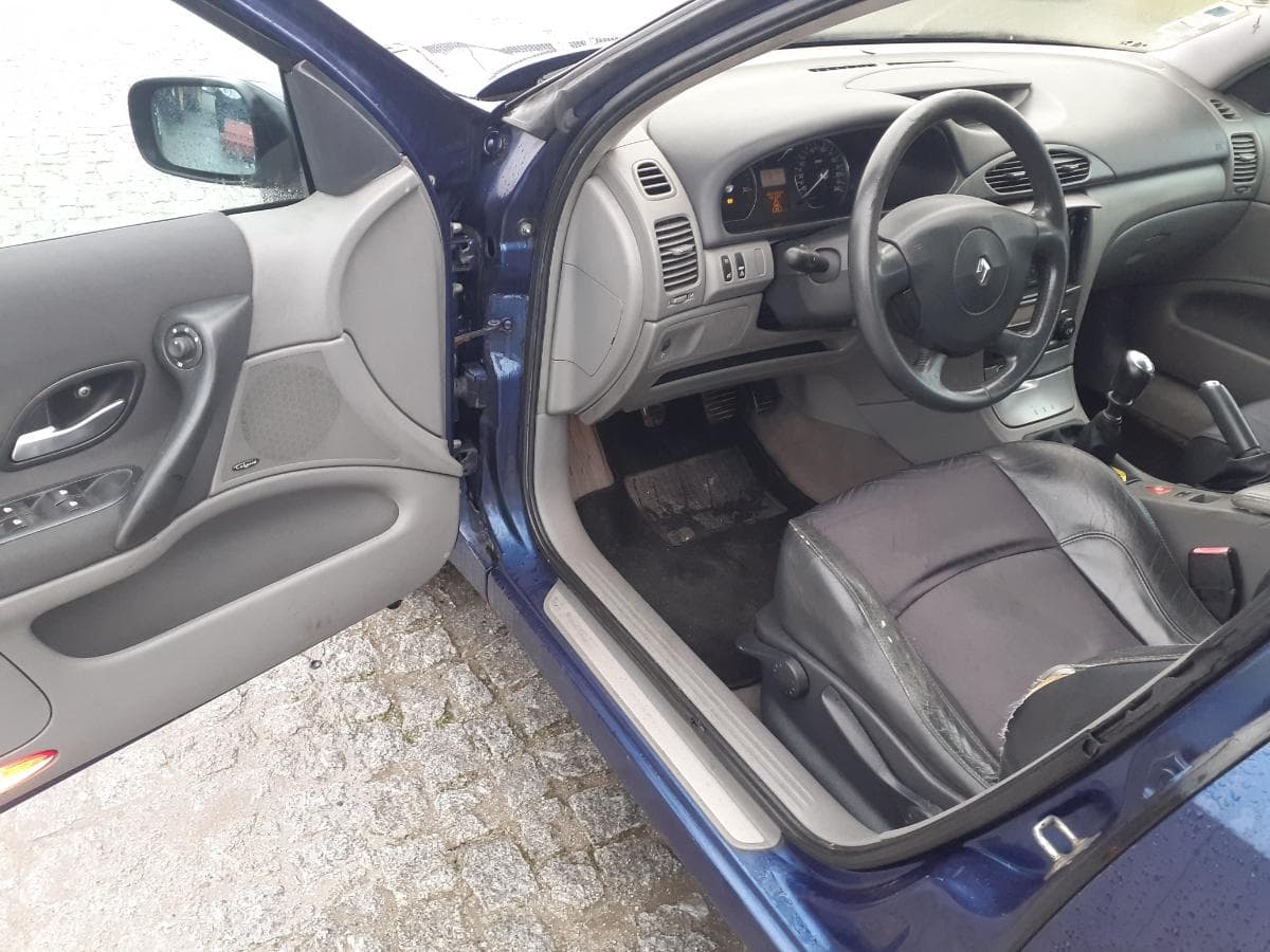 Renault Laguna 1.9 DCI · Ano 2003 — imagen 13