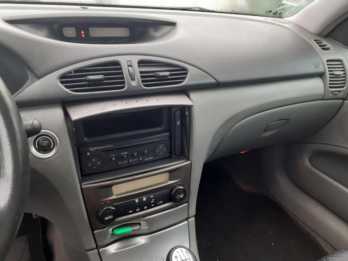 Renault Laguna 1.9 DCI · Ano 2003 — imagen 17
