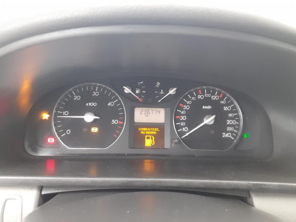 Renault Laguna 1.9 DCI · Ano 2003 — imagen 19