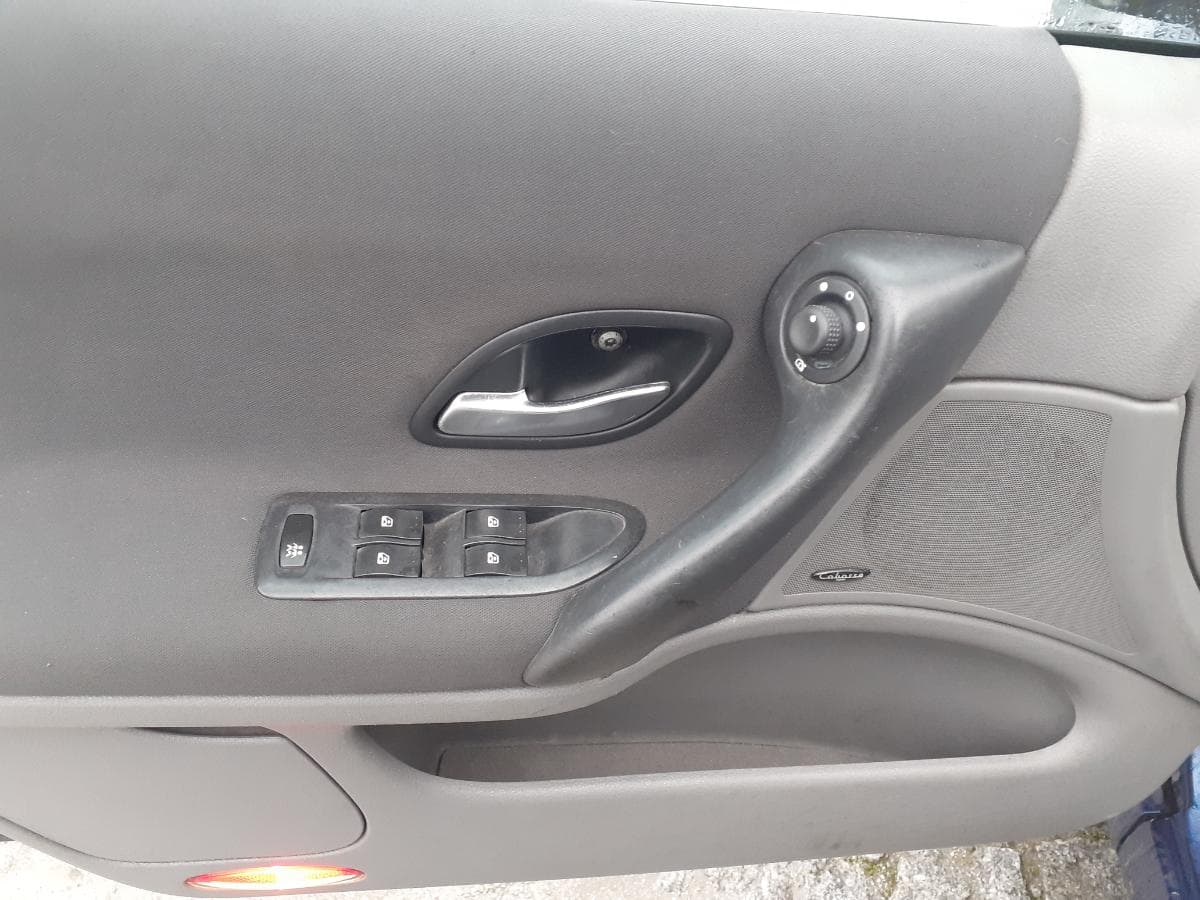 Renault Laguna 1.9 DCI · Ano 2003 — imagen 23