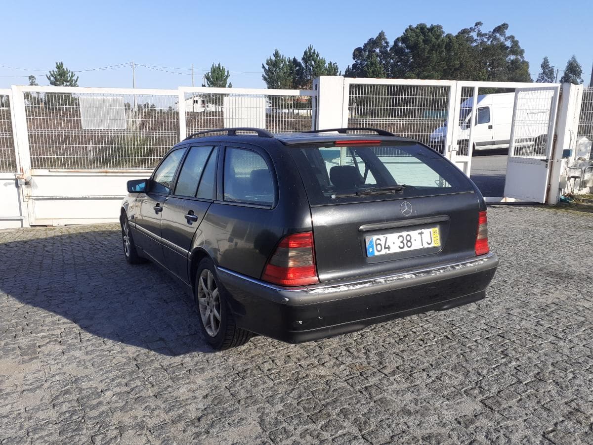 Mercedes-Benz C220 CDI · Ano 1998 — image 6