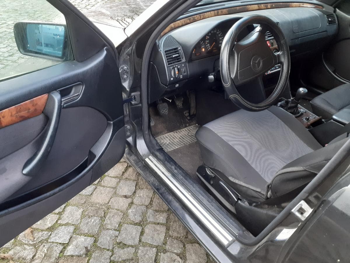 Mercedes-Benz C220 CDI · Ano 1998 — image 18