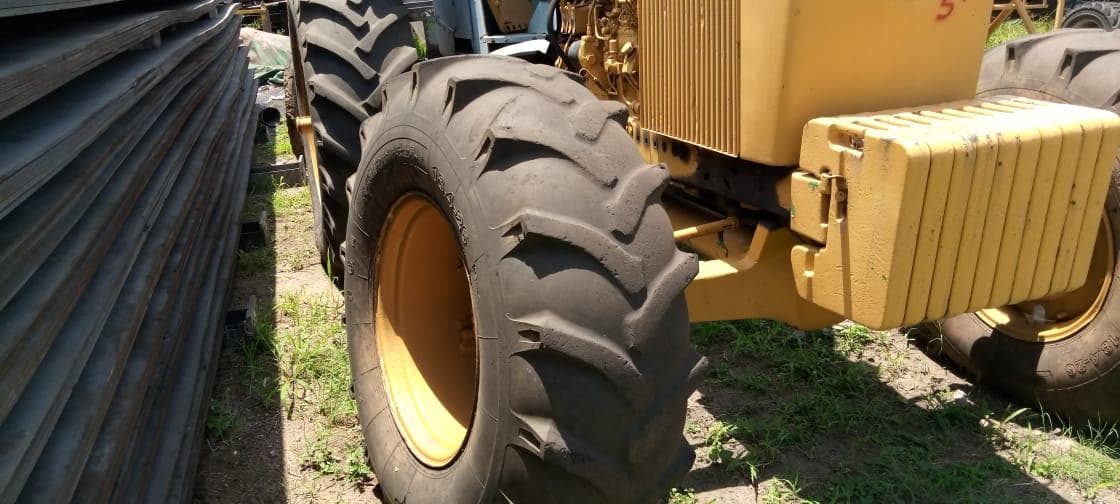 Tractor John Deere com Atrelado · — image 3