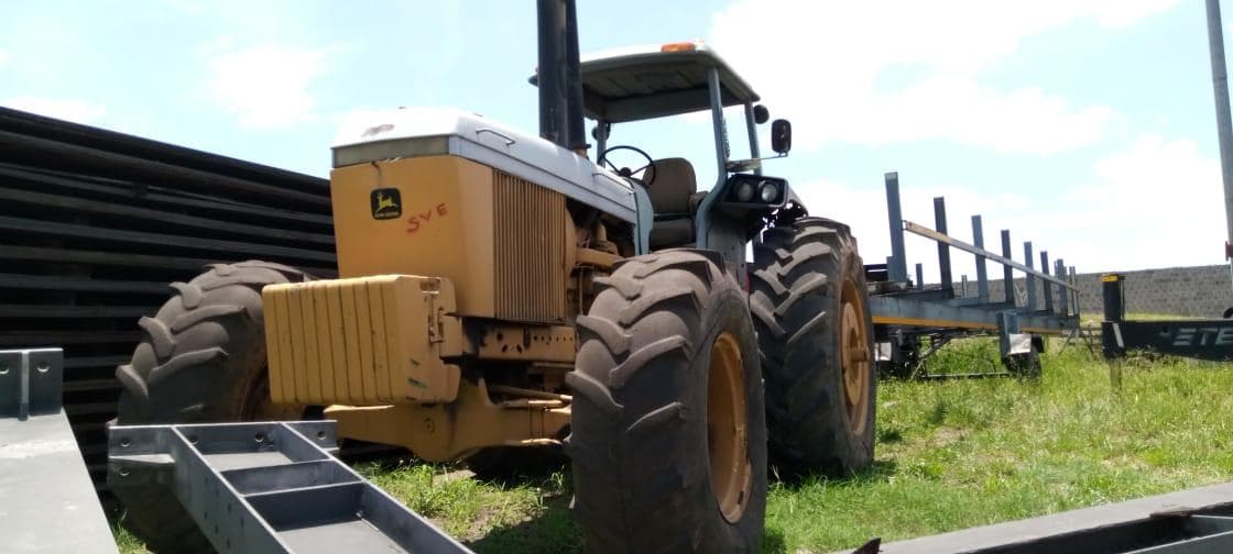 Tractor John Deere com Atrelado · — image 9