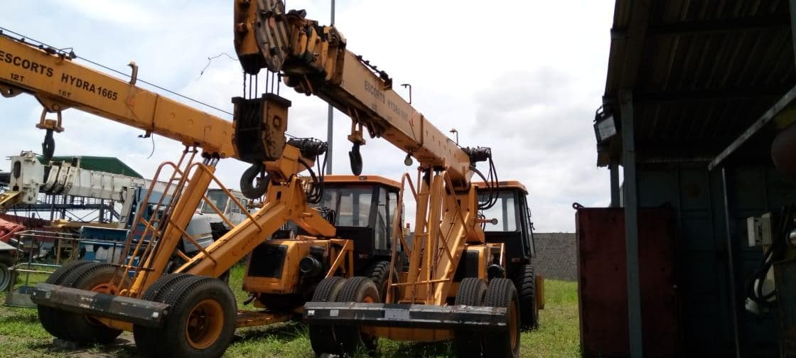 Grua Escorts Hydra 1665 - 16 Ton ·