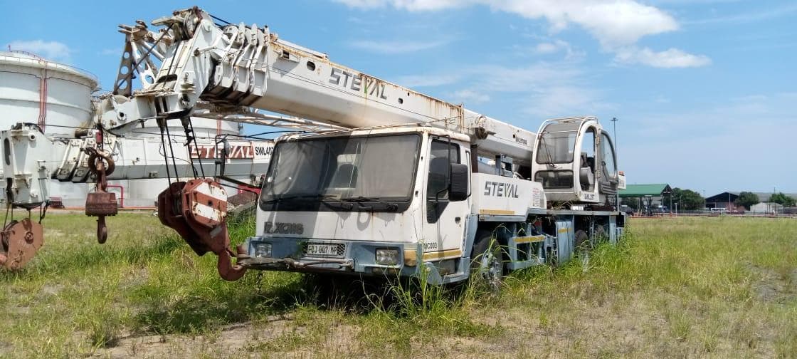 Grua XCMG 25 Ton ·