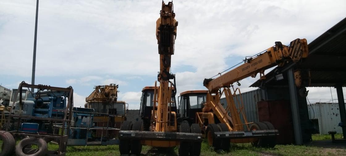 Grua Escorts Hydra 1665 - 16 Ton ·