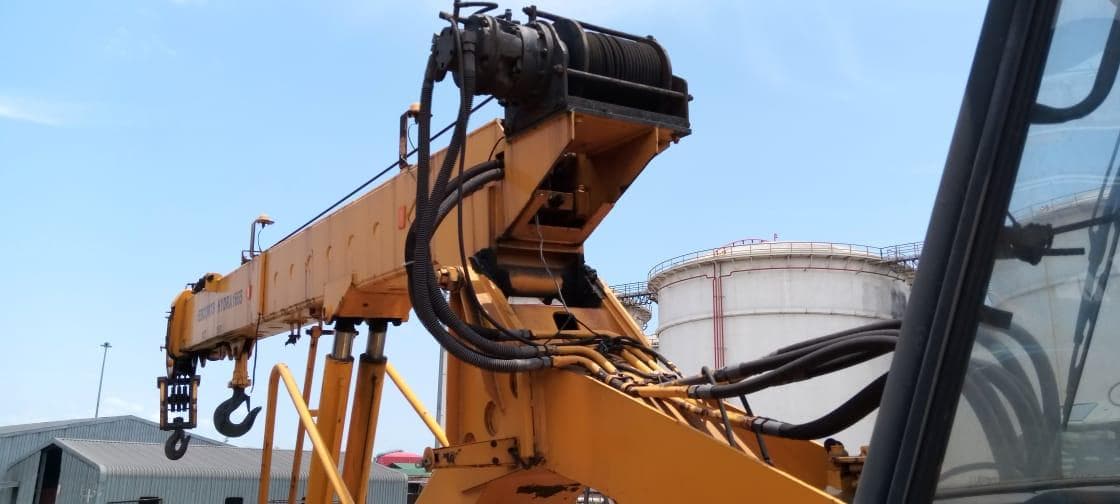 Grua Escorts Hydra 1665 - 16 Ton · — imagen 4