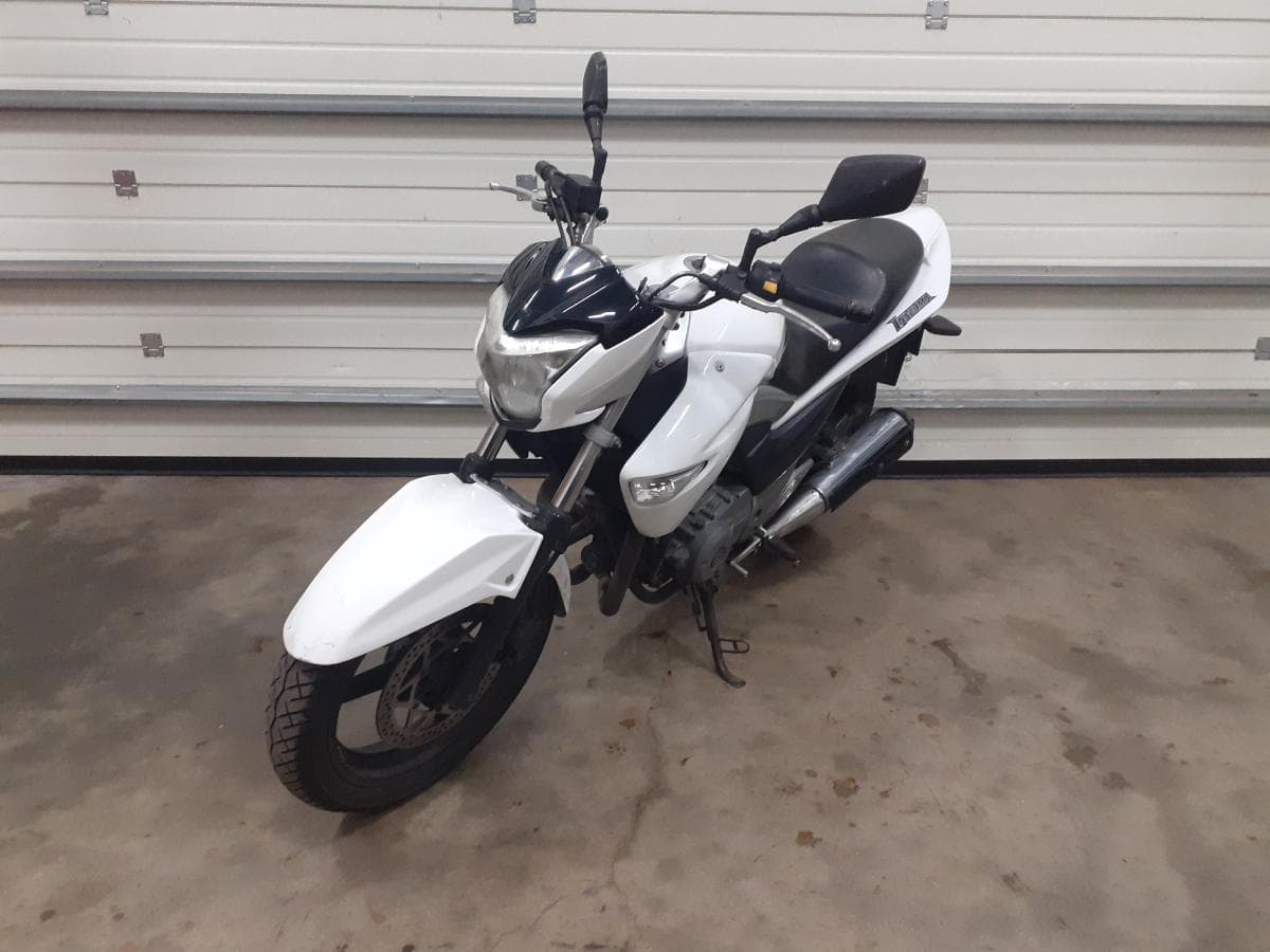 Suzuki GW · Ano 2014 — image 2