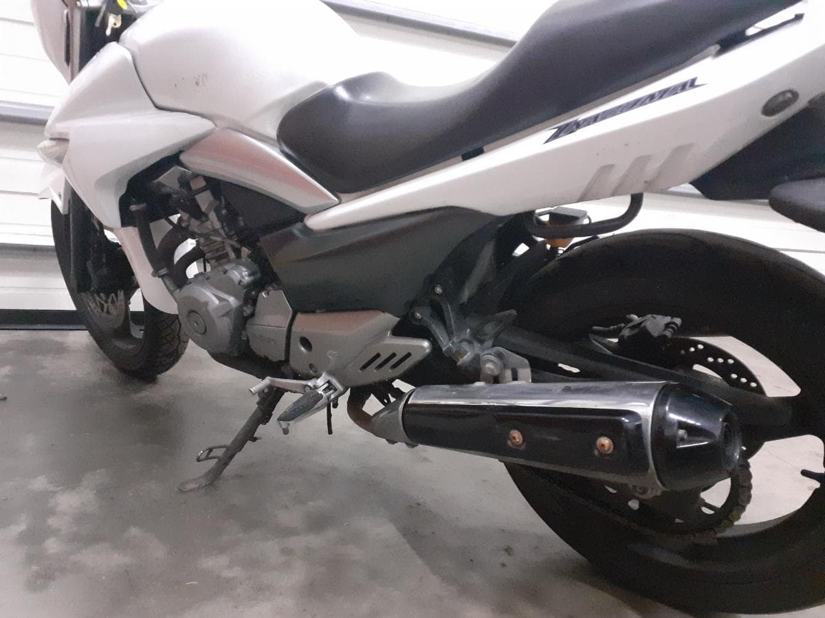 Suzuki GW · Ano 2014 — image 8