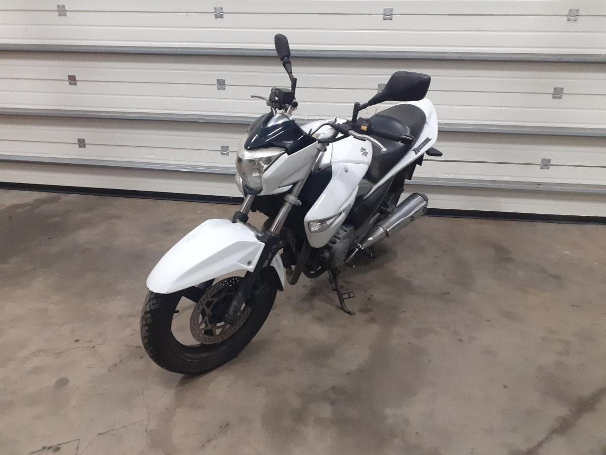 Suzuki GW · Ano 2014 — imagem 2