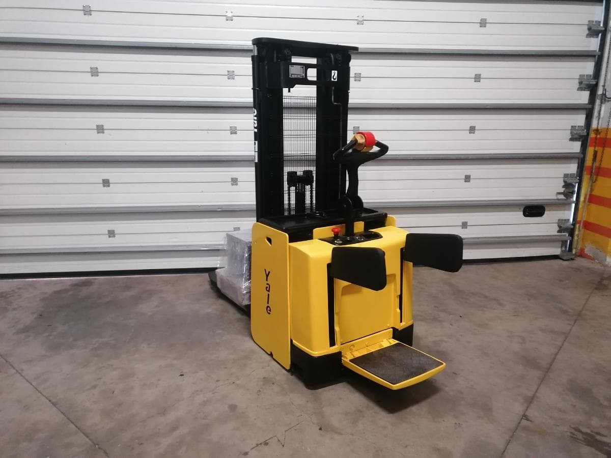 Stacker Yale MS 12X · Ano 2003 — imagem 5