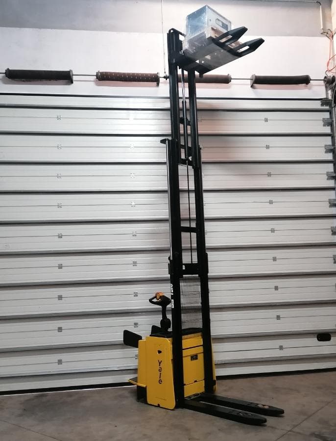 Stacker Yale MS 12X · Ano 2003 — imagem 7