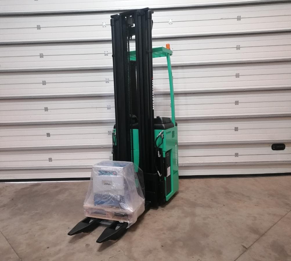 Retrátil Mitsubishi  · 1200Kg · Elevação 6.300mm — imagem 1