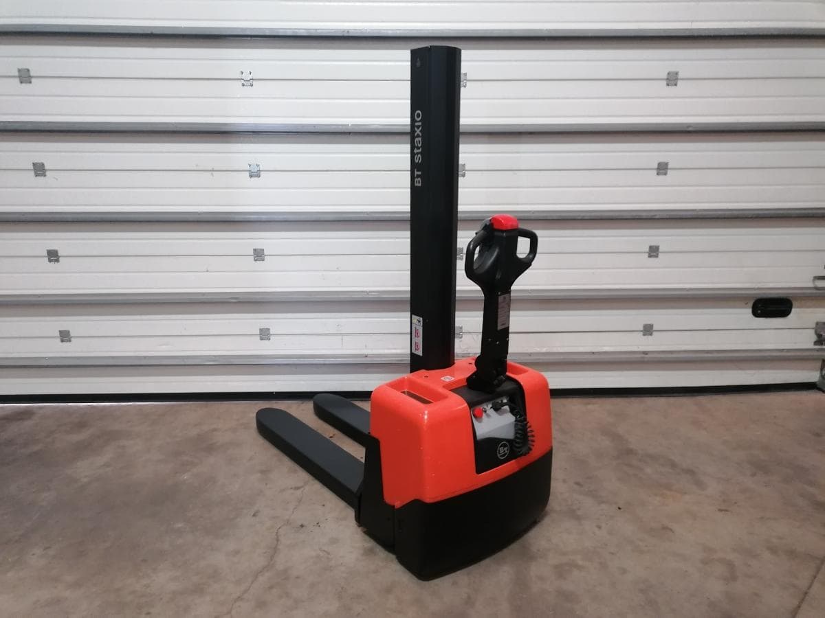 Stacker BT HWE 100 · Ano 2015 — image 3