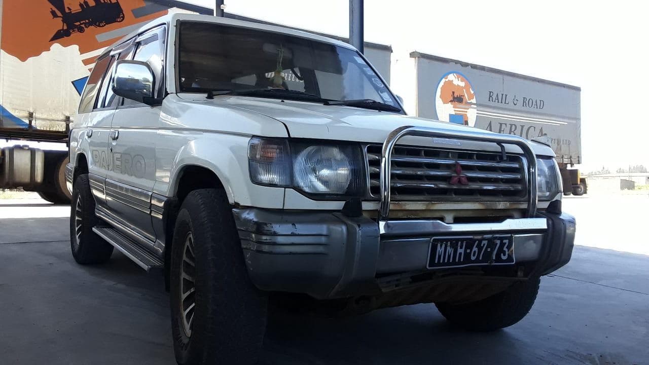 Mitsubishi Pajero ·