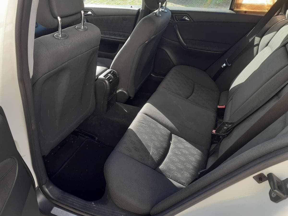 Mercedes-Benz C220 CDI · Ano 2003 — imagem 21