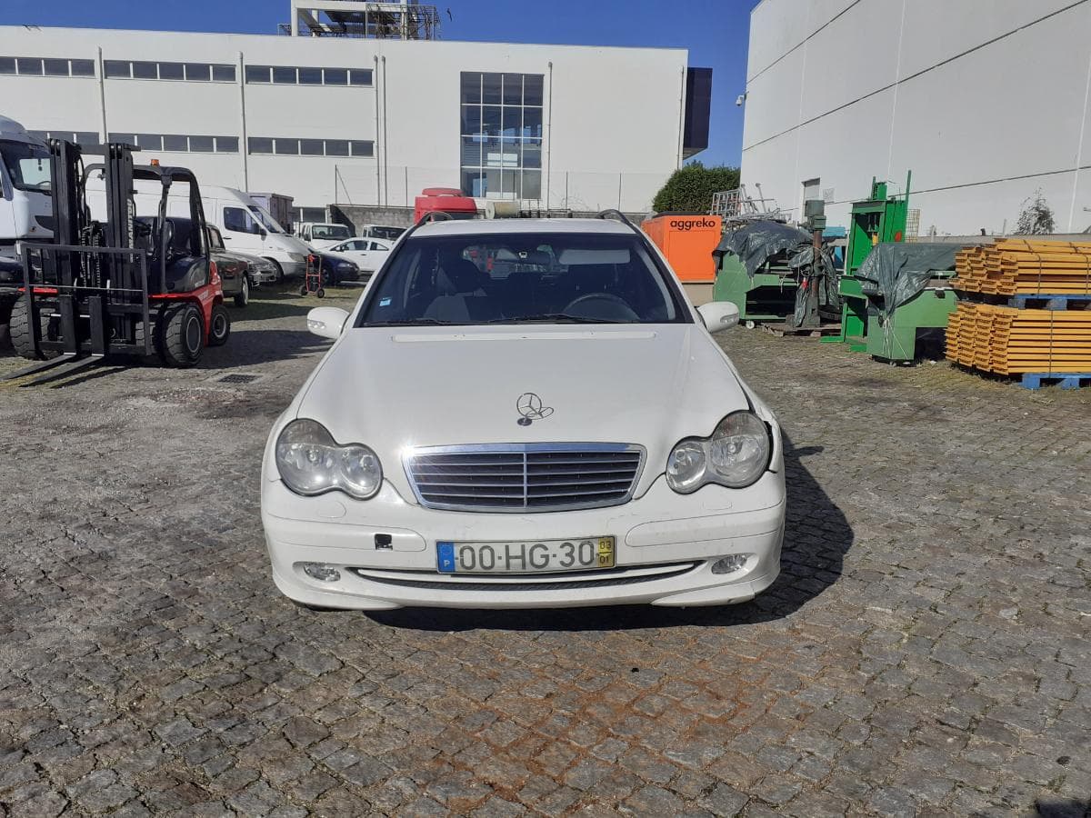 Mercedes-Benz C220 CDI · Ano 2003 — imagem 2