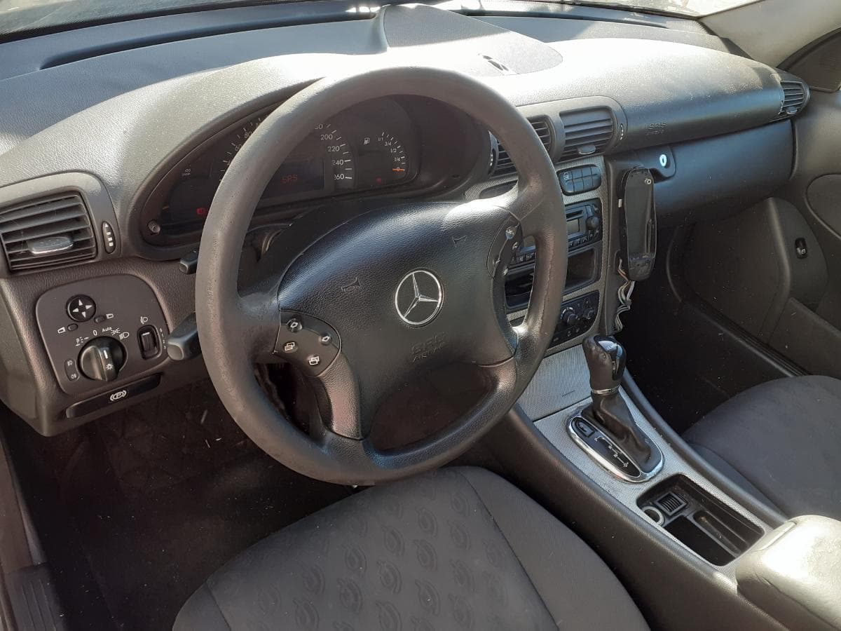 Mercedes-Benz C220 CDI · Ano 2003 — imagem 23