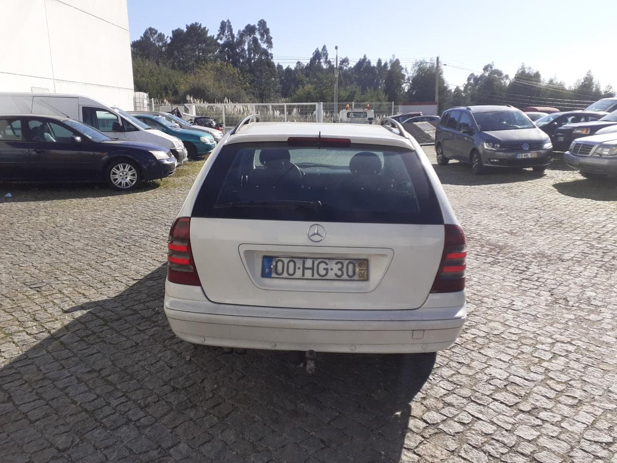 Mercedes-Benz C220 CDI · Ano 2003 — imagem 5