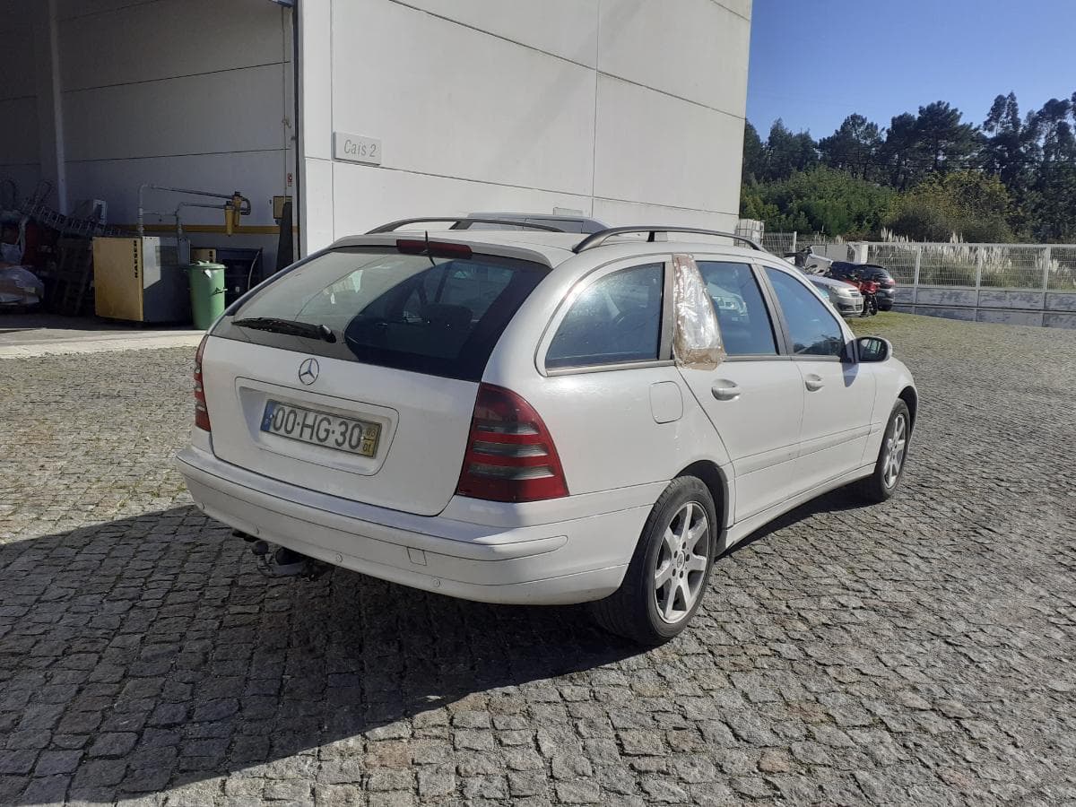 Mercedes-Benz C220 CDI · Ano 2003 — imagem 6