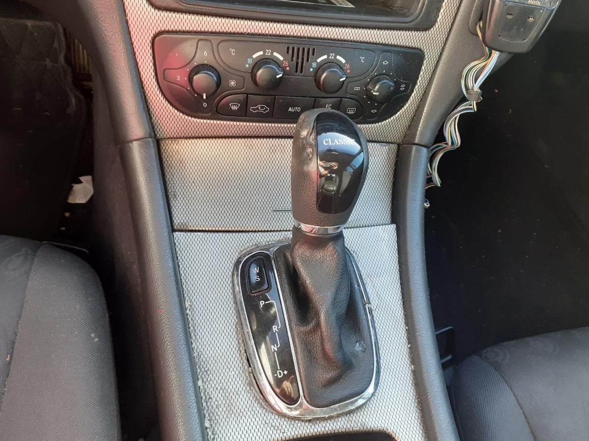 Mercedes-Benz C220 CDI · Ano 2003 — imagem 25