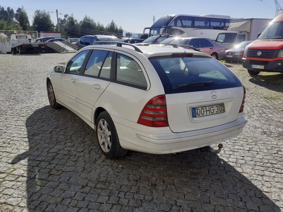 Mercedes-Benz C220 CDI · Ano 2003 — imagem 4