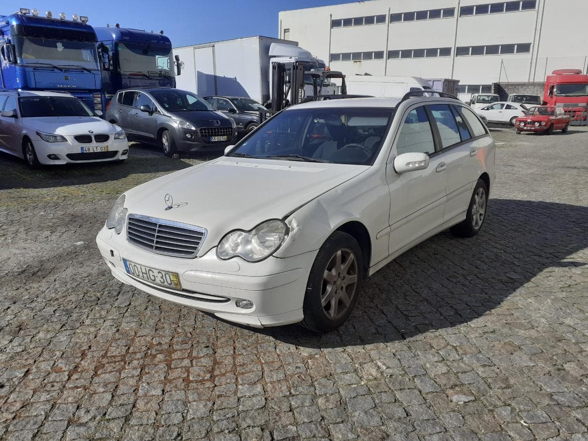 Mercedes-Benz C220 CDI · Ano 2003 — imagem 3