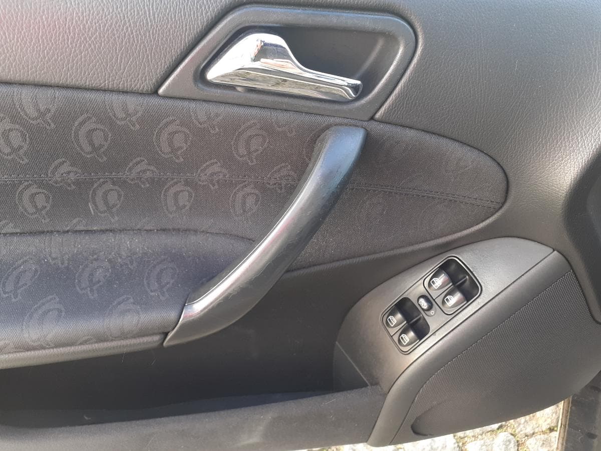 Mercedes-Benz C220 CDI · Ano 2003 — imagem 28