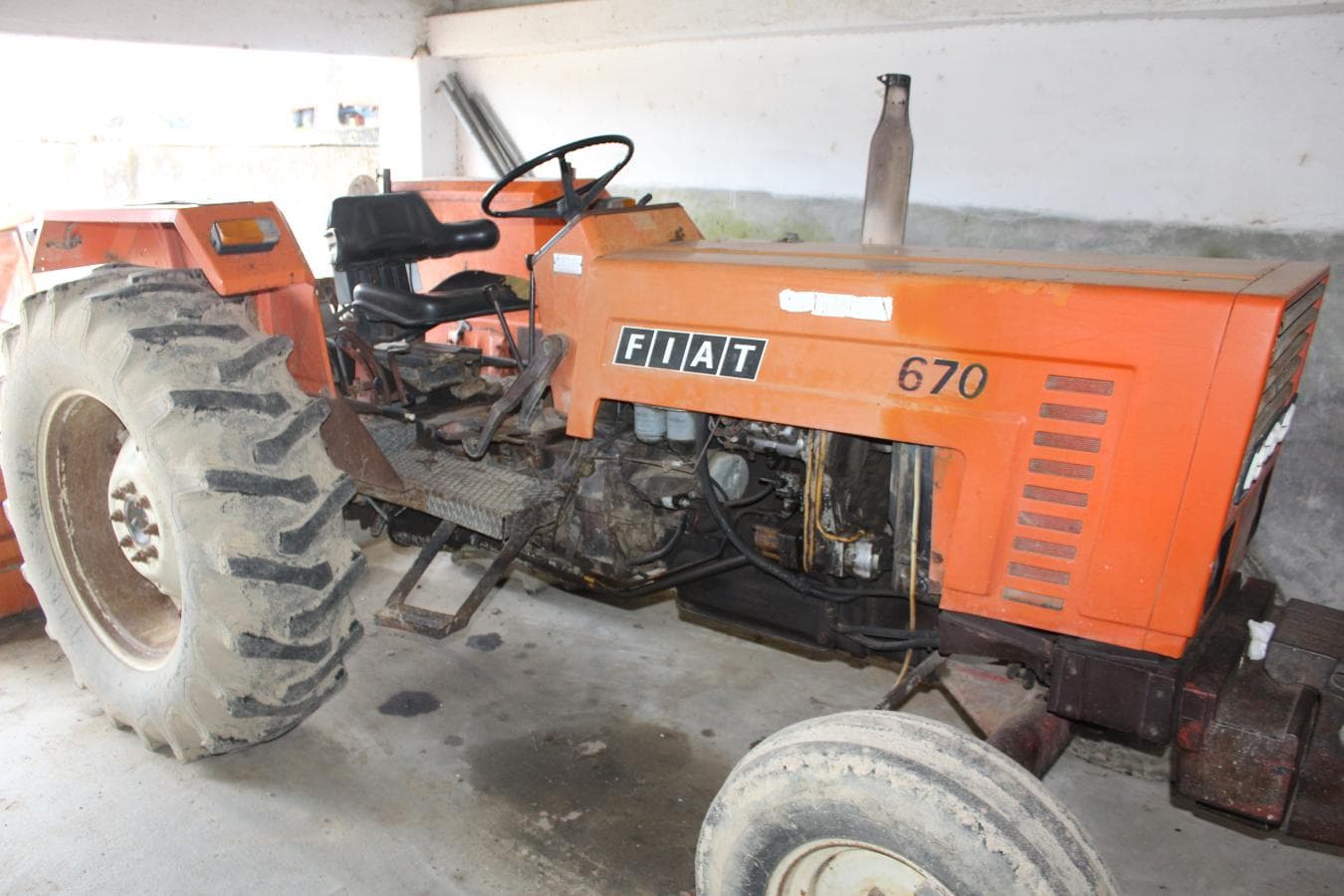 Trator agrícola FIAT 670 — image 1