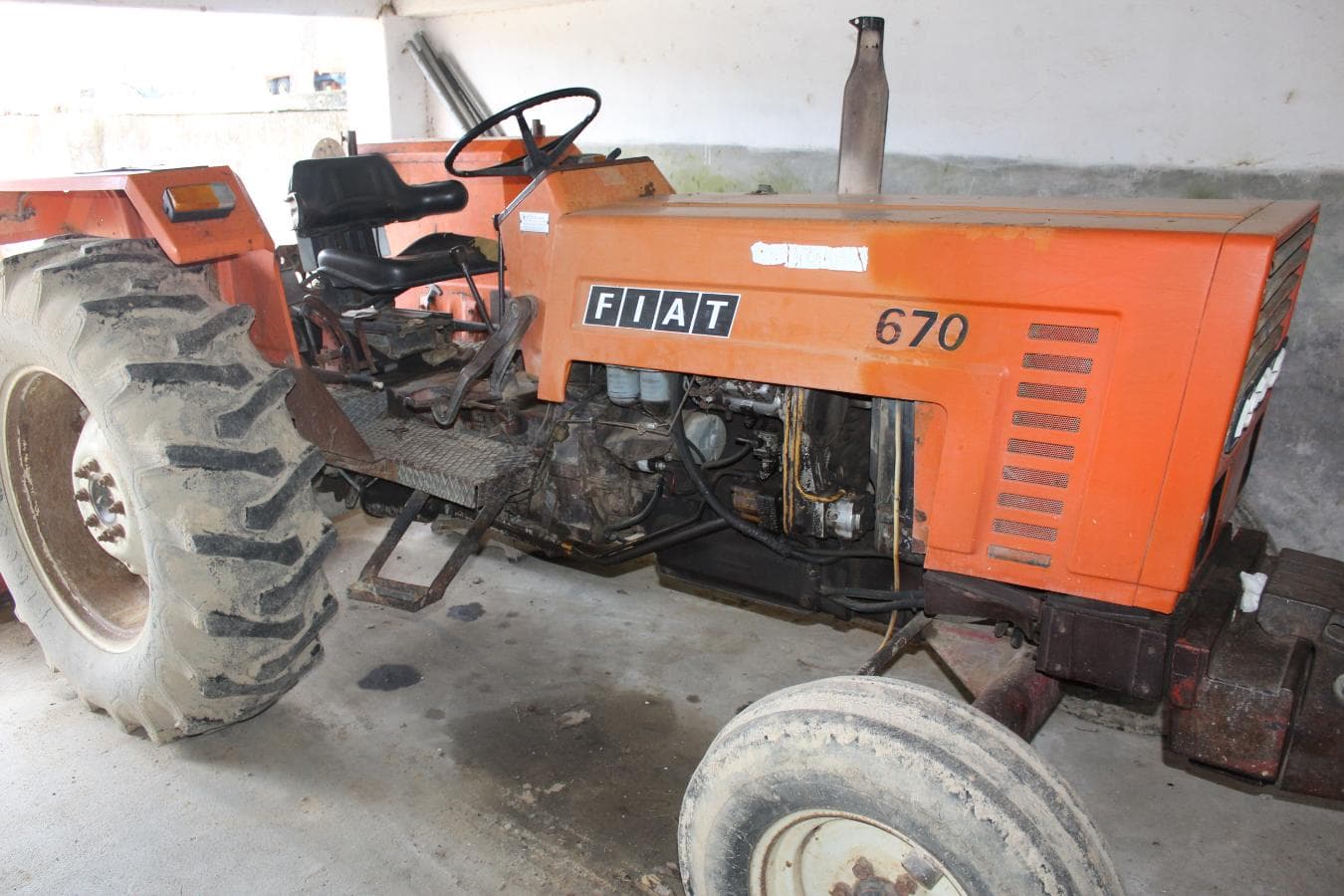 Trator agrícola FIAT 670 — image 2