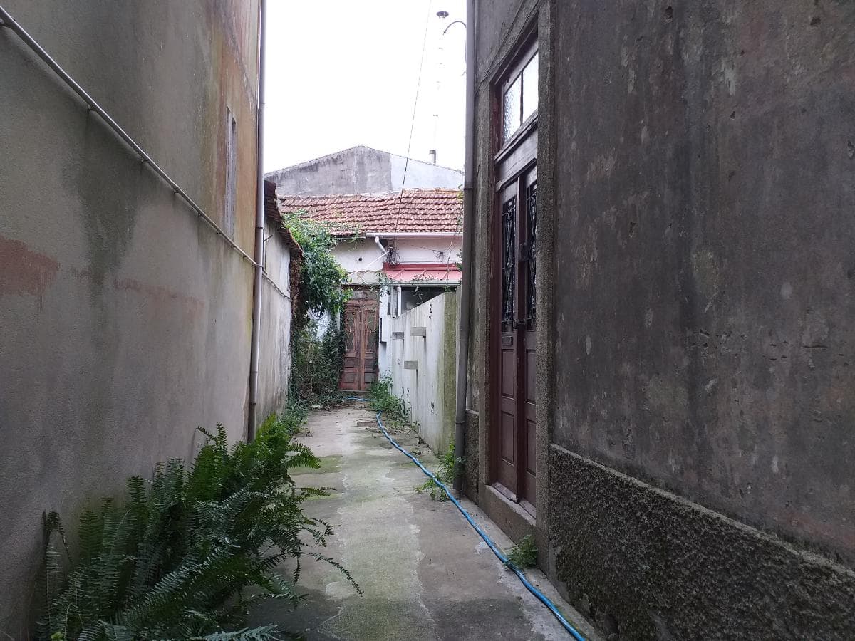 Moradia (Ruínas) · Vila Nova de Gaia — image 1