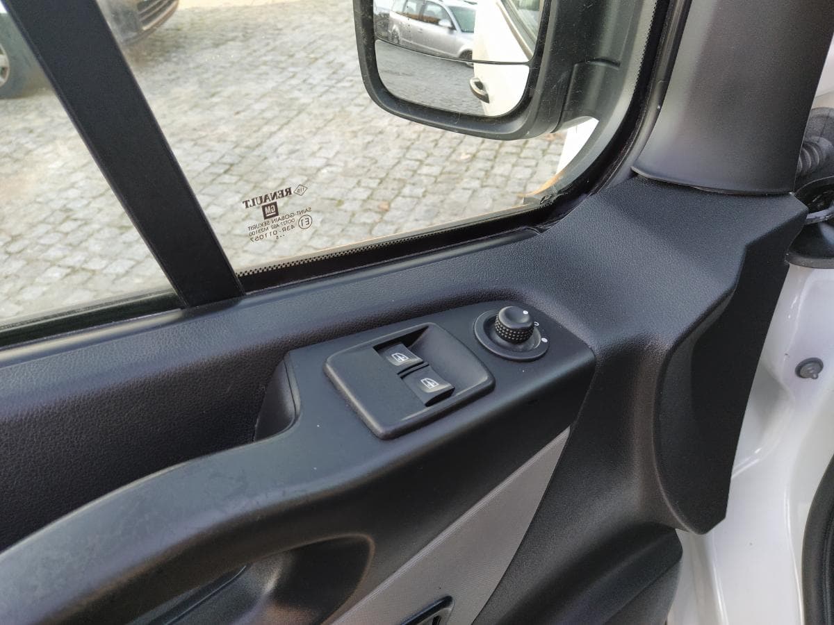 Renault Trafic 1.6 DCI · Ano 2019 — imagem 16