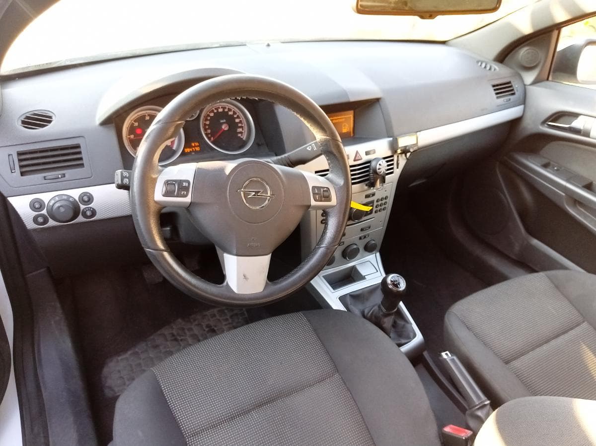 Opel Astra 1.3 CDTI · Ano 2010 — image 13