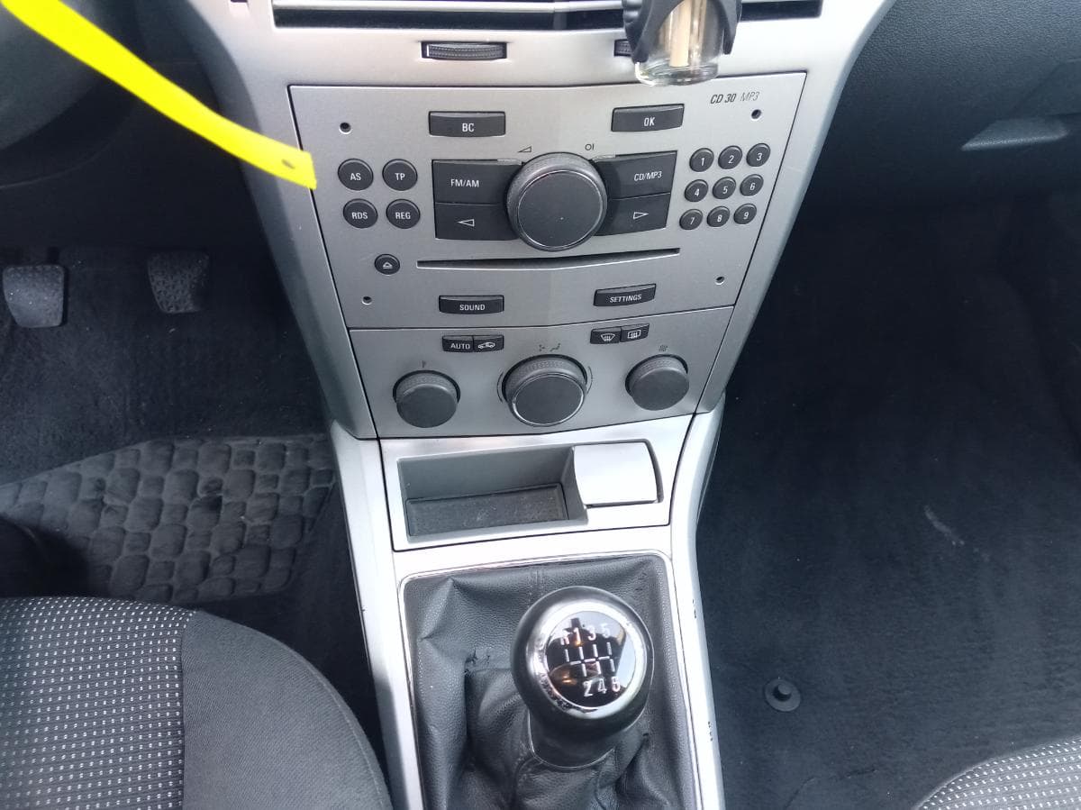 Opel Astra 1.3 CDTI · Ano 2010 — image 16