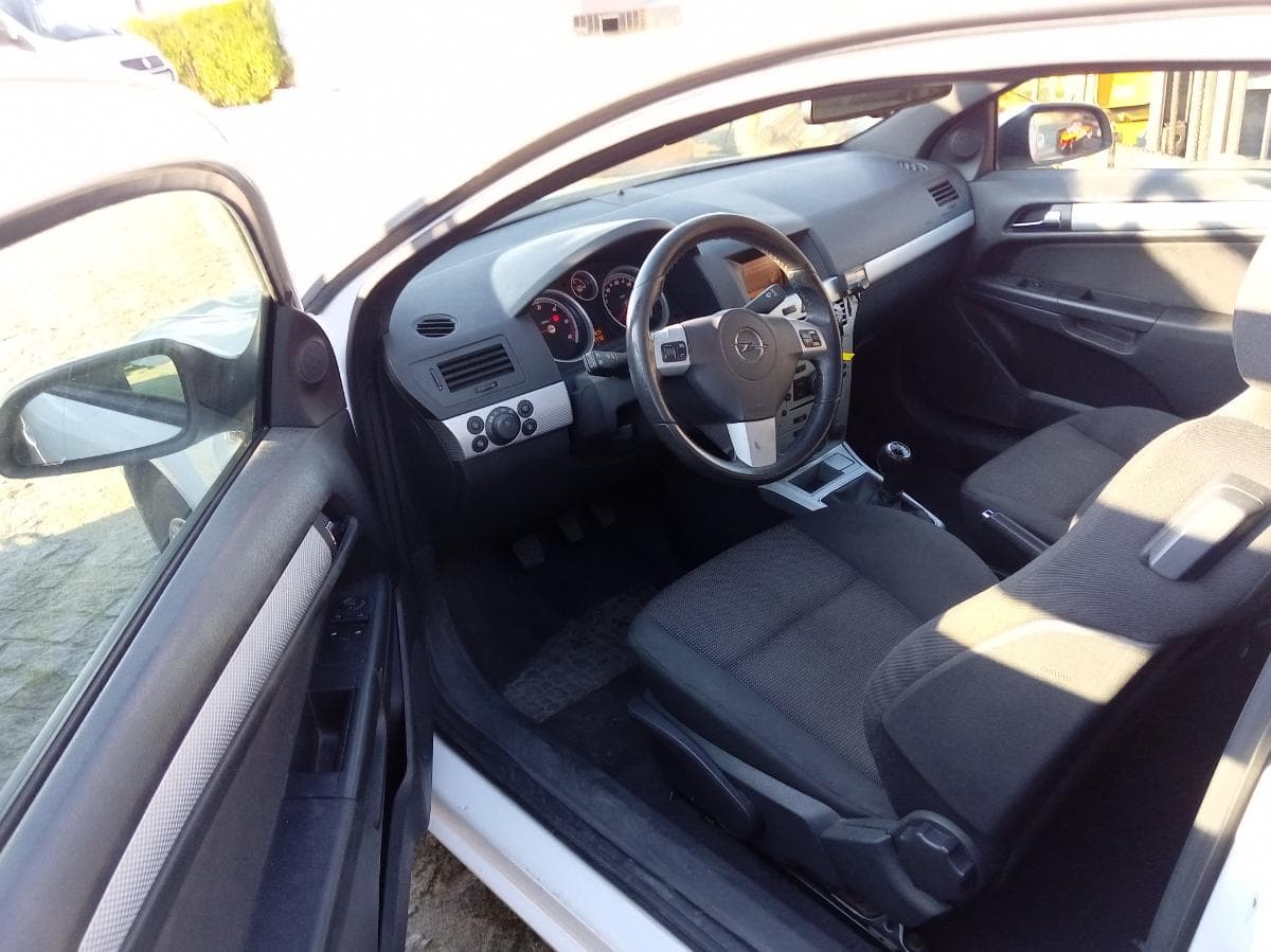Opel Astra 1.3 CDTI · Ano 2010 — image 11