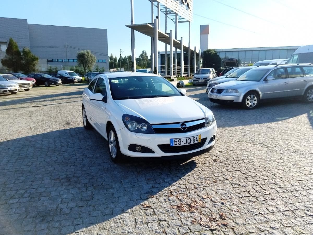 Opel Astra 1.3 CDTI · Ano 2010 — image 1