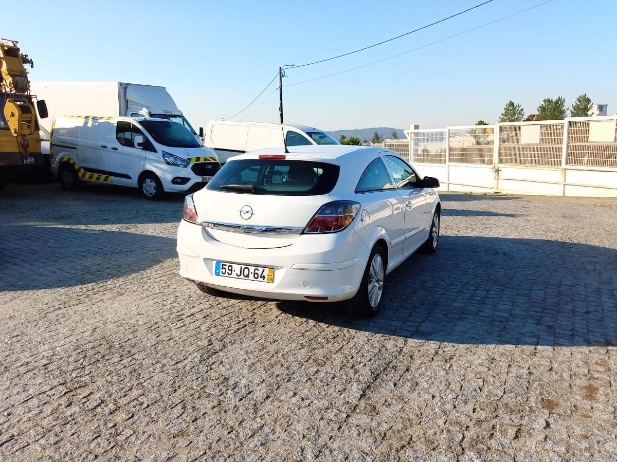 Opel Astra 1.3 CDTI · Ano 2010 — image 4