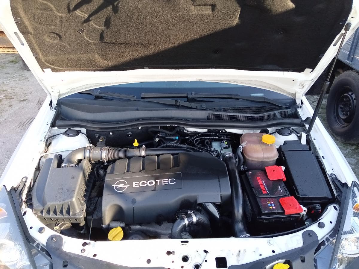 Opel Astra 1.3 CDTI · Ano 2010 — image 8