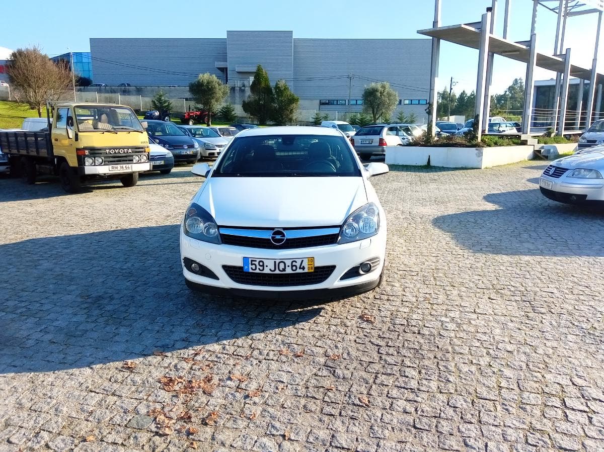 Opel Astra 1.3 CDTI · Ano 2010 — image 2