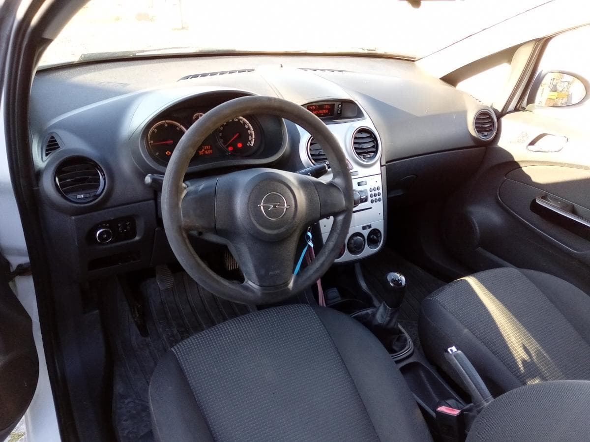 Opel Corsa 1.3 CDTI · Ano 2011 — imagem 13
