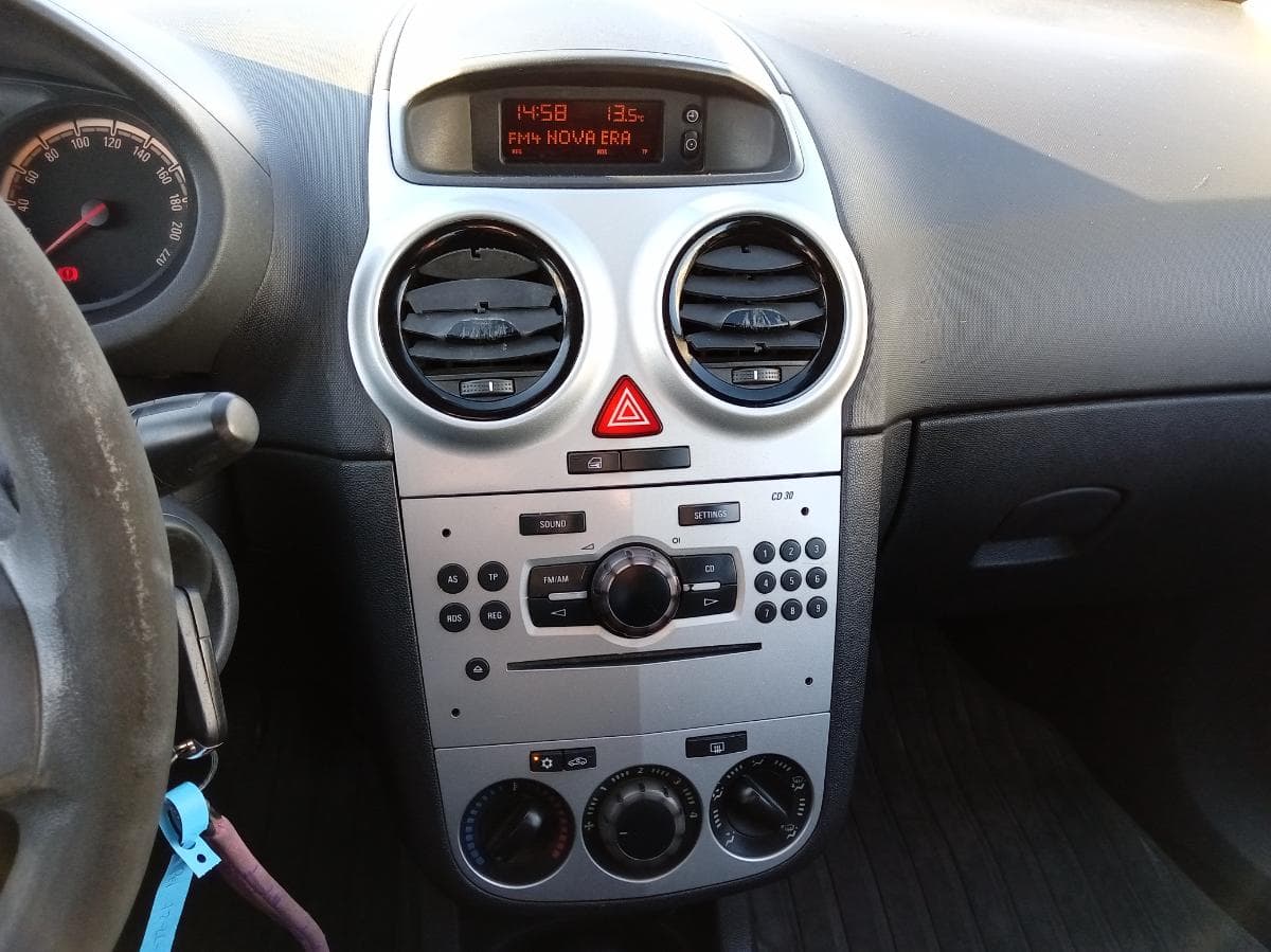 Opel Corsa 1.3 CDTI · Ano 2011 — imagem 17