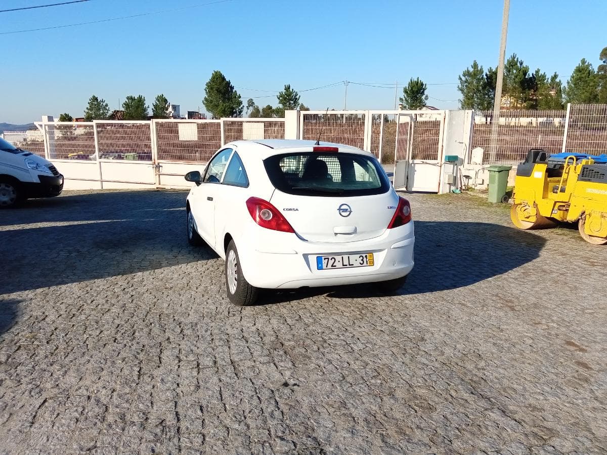 Opel Corsa 1.3 CDTI · Ano 2011 — imagem 4