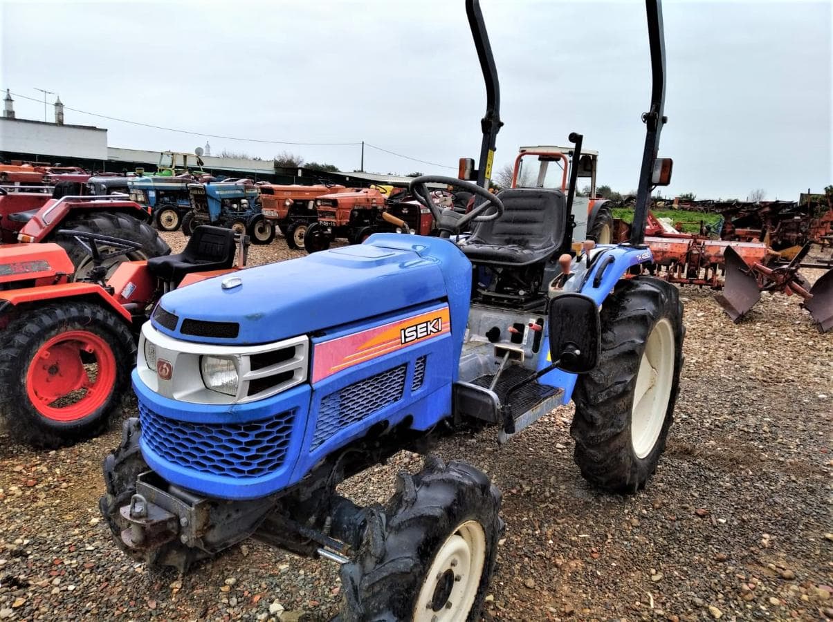 Trator Iseki TH4